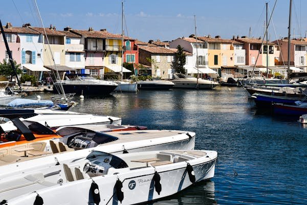 Hôtel port grimaud dans le golfe de saint-tropez : le confort à deux pas de la plage